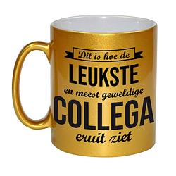 Foto van Gouden leukste en meest geweldige collega cadeau koffiemok / theebeker 330 ml - feest mokken