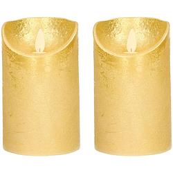 Foto van 2x gouden led kaarsen / stompkaarsen 12,5 cm - luxe kaarsen op batterijen met bewegende vlam