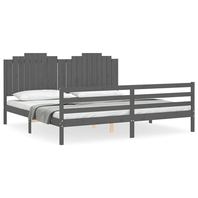 Foto van The living store bed massief grenenhout - grijs - 200x200cm - functioneel hoofd- en voeteneinde