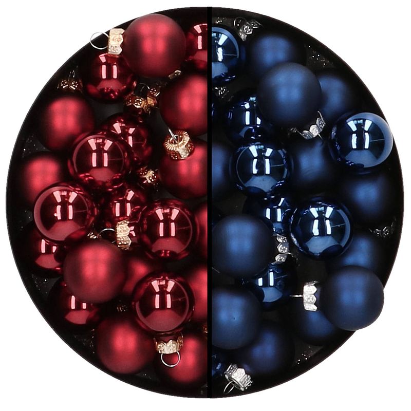 Foto van Mini kerstballen - 48x st - donkerblauw en donkerrood - 2,5 cm - glas - kerstbal