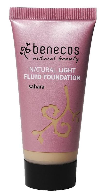 Foto van Benecos foundation natural light fluid sahara