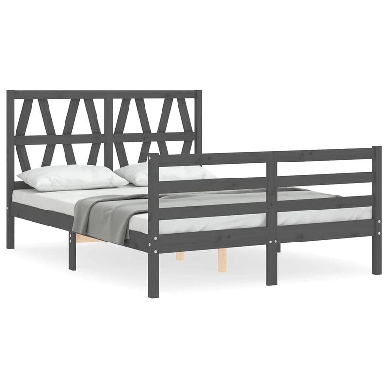 Foto van The living store bedframe - massief grenenhout - 195.5 x 145.5 x 100 cm - grijs