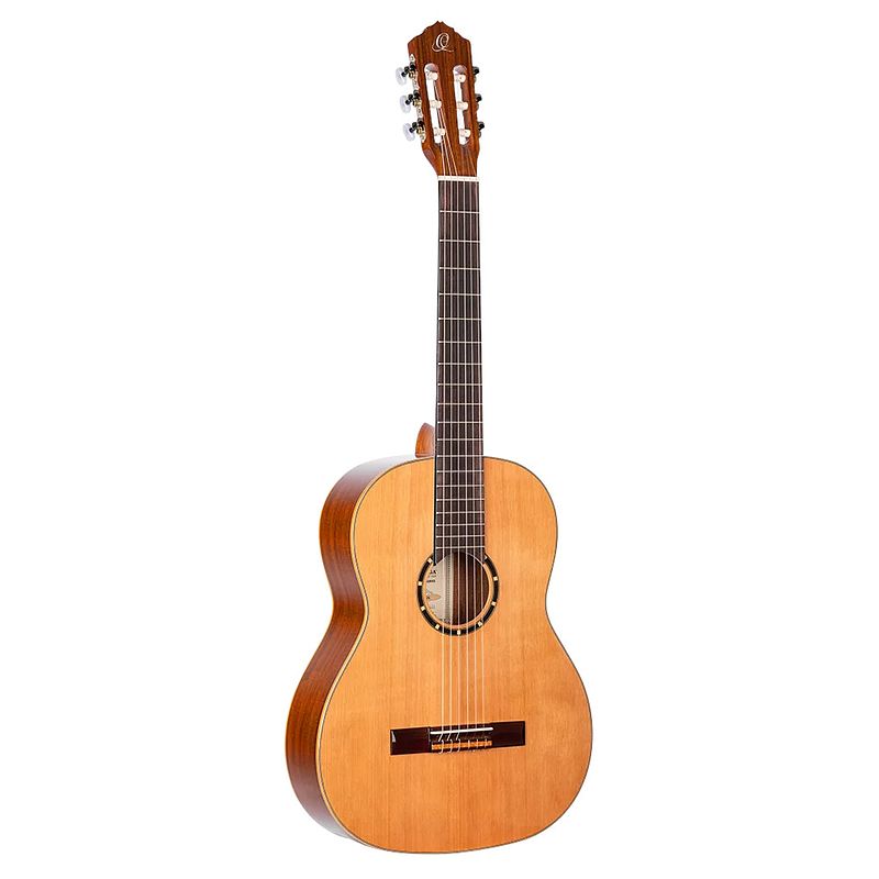 Foto van Ortega r122g family series full-size guitar natural klassieke gitaar met gigbag