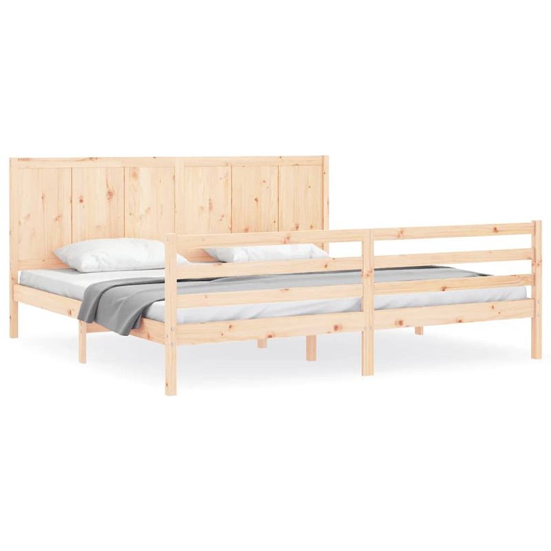 Foto van The living store houten bedframe - massief grenenhout - 205.5 x 205.5 x 100 cm - montage vereist