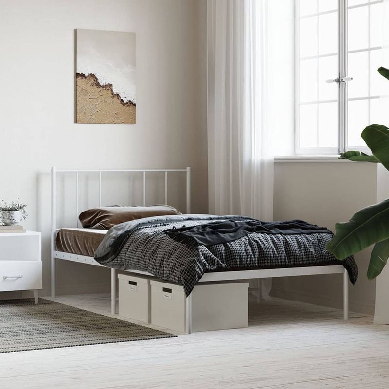 Foto van The living store klassiek bedframe - metalen constructie - metalen latten - extra opbergruimte - comfortabele