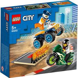 Foto van Lego city turbo wheels stuntteam 60255