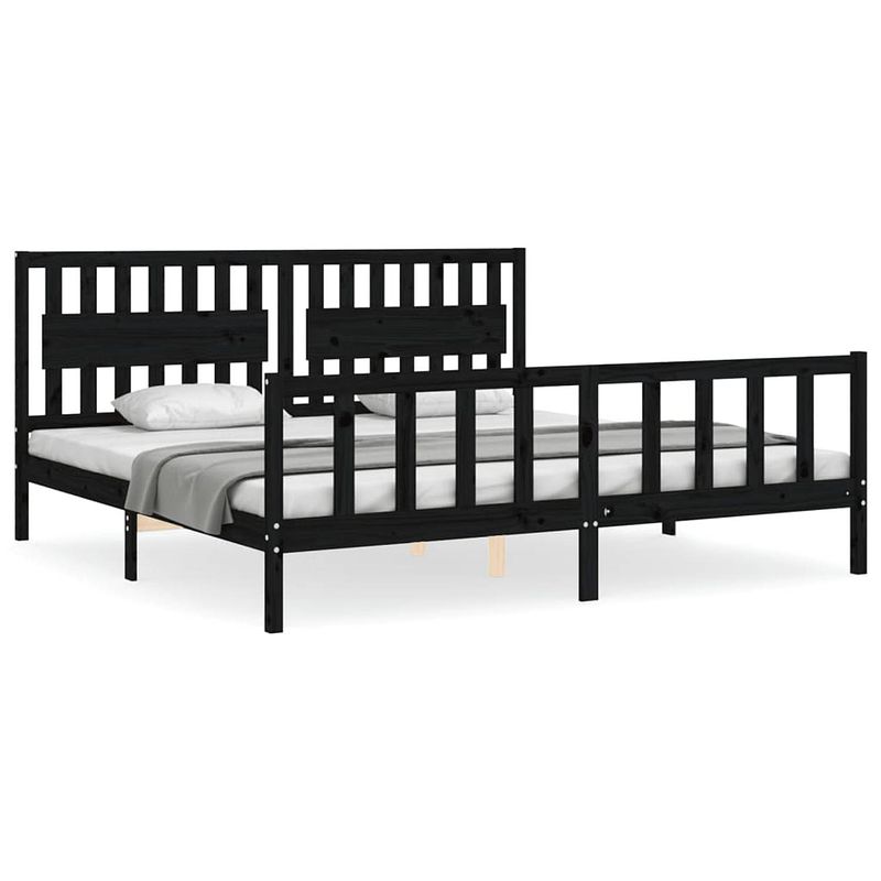 Foto van The living store bed zwart grenenhout 205.5 x 205.5 x 100 cm - functioneel hoofd- en voeteneinde