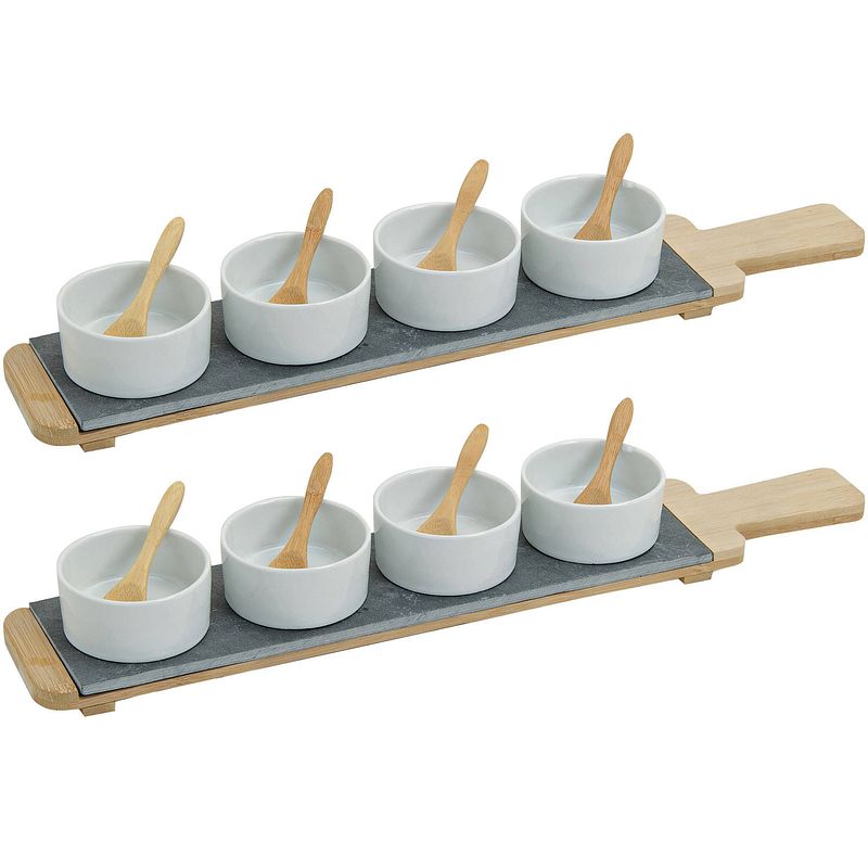 Foto van 8x snackschaaltjes/sausschaaltjes wit porselein rond 7 cm op serveerplank - snack en tapasschalen