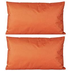 Foto van 2x bank/sier kussens voor binnen en buiten in de kleur oranje 30 x 50 cm - sierkussens