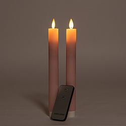 Foto van Kaarsen set van 2x stuks led dinerkaarsen lichtroze inclusief afstandsbediening 23 cm - led kaarsen