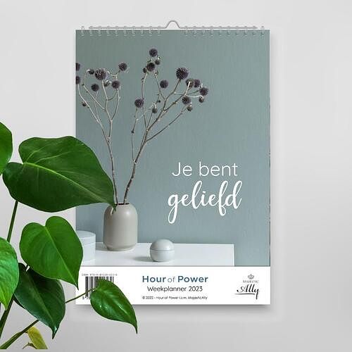 Foto van Weekplanner 2023 hour of power je bent geliefd - paperback (9789493206236)