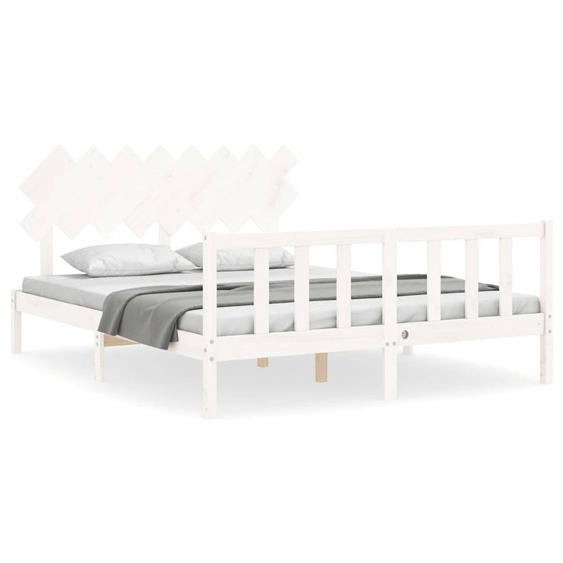 Foto van The living store massief grenenhouten bedframe - wit - 205.5 x 165.5 x 80.5 cm - multiplex lattenbodem