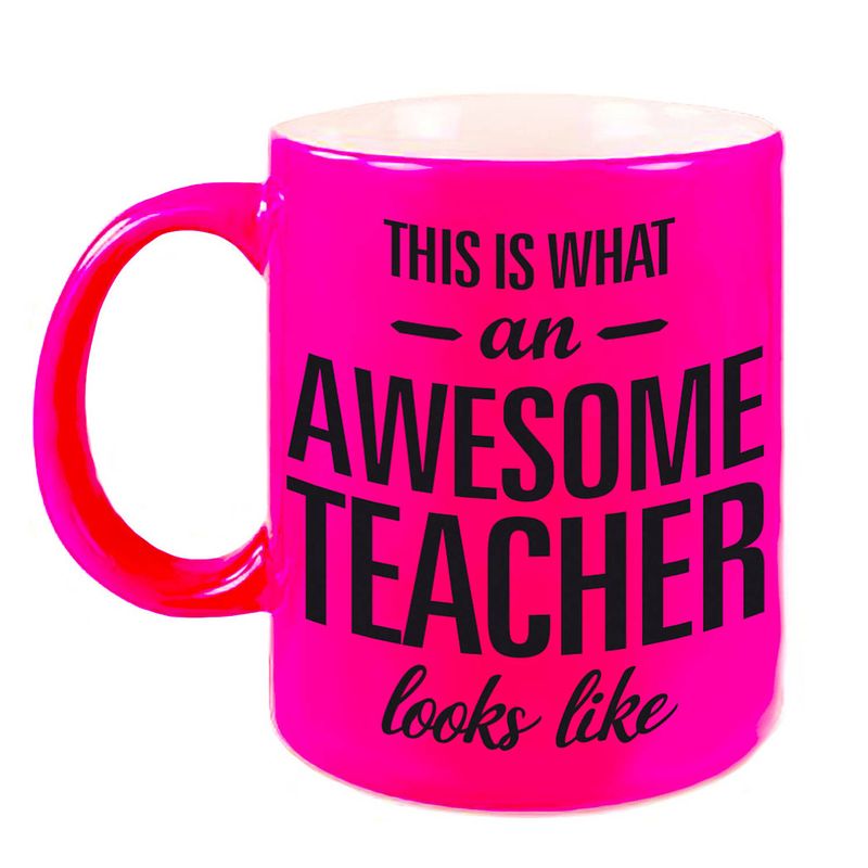 Foto van Awesome teacher cadeau neon roze mok / beker voor juf / meester 330 ml - feest mokken