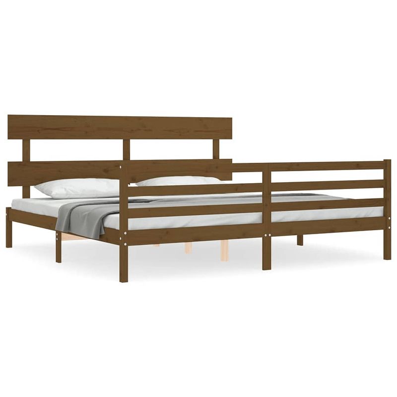 Foto van The living store bedframe - massief grenenhout - 205.5 x 205.5 x 81 cm - honingbruin