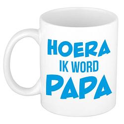 Foto van Hoera ik word papa cadeau mok / beker wit met blauwe letters 300 ml - feest mokken