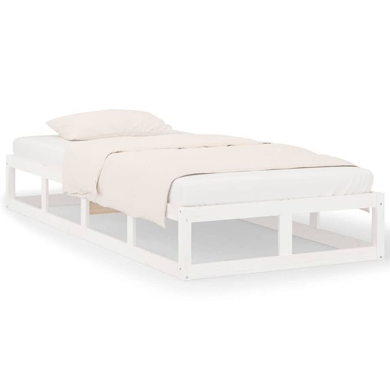 Foto van The living store houten bedframe - eenpersoonsbed - 90 x 200 cm - massief grenenhout