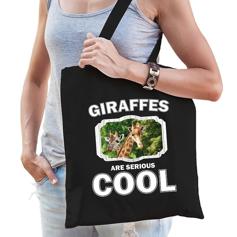 Foto van Katoenen tasje giraffes are serious cool zwart - giraffen/ giraffe cadeau tas - feest boodschappentassen