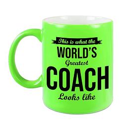 Foto van Worlds greatest coach cadeau koffiemok/theebeker neon groen 330 ml - feest mokken