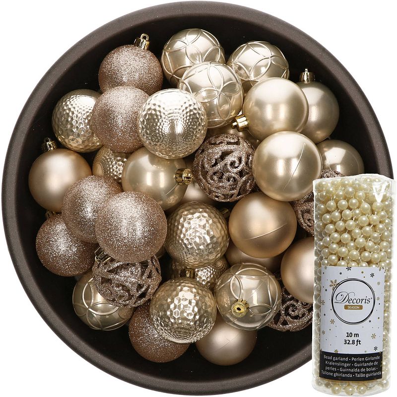 Foto van 37x stuks kunststof kerstballen 6 cm inclusief kralenslinger champagne - kerstbal