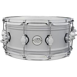 Foto van Dw drums ddsd6514macr design series aluminum 14 x 6.5 inch snaredrum