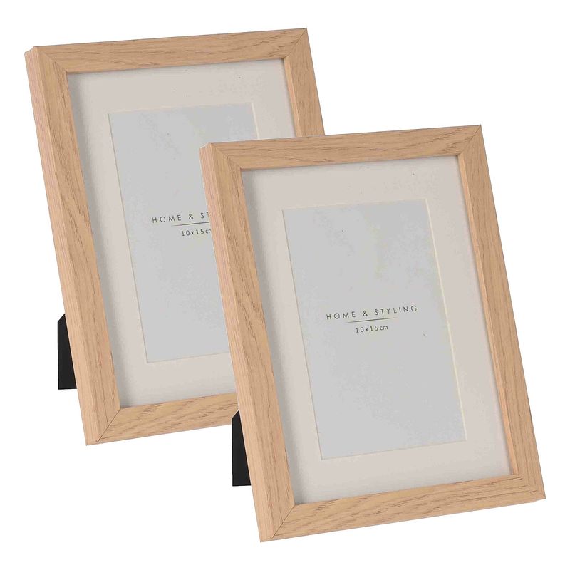 Foto van 2x stuks houten fotolijsten geschikt voor een foto van 10 x 15 cm - fotolijsten