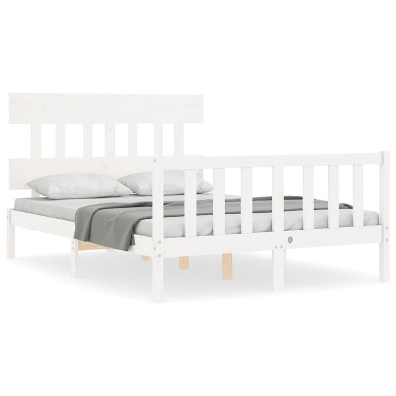 Foto van The living store massief grenenhouten bedframe - 195.5 x 140.5 x 81 cm - wit