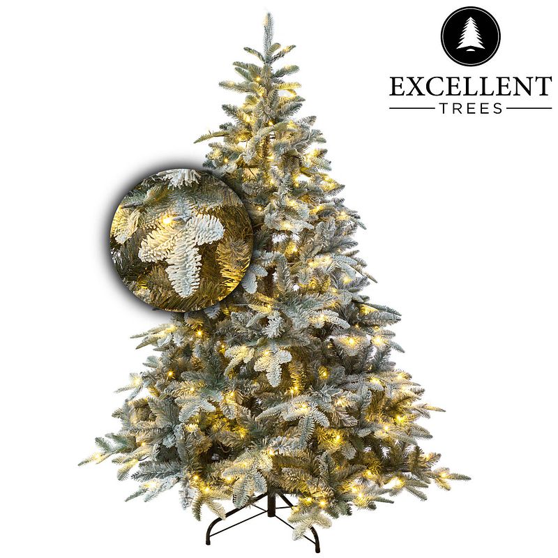 Foto van Kerstboom excellent trees® led otta 210 cm met verlichting - luxe uitvoering - 420 lampjes