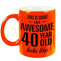 Foto van Awesome 40 year cadeau mok / beker neon oranje 330 ml - feest mokken