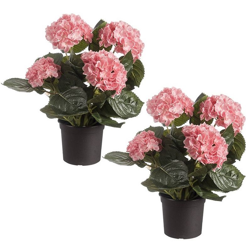 Foto van Set van 2x stuks roze hortensia hydrangea kunstplanten in zwarte kunststof pot 44 cm - kunstplanten