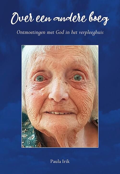 Foto van Over een andere boeg - paula irik - paperback (9789463655101)