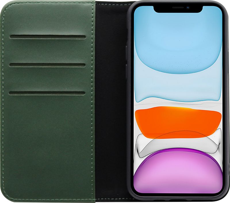 Foto van Bluebuilt apple iphone 11 book case leer groen