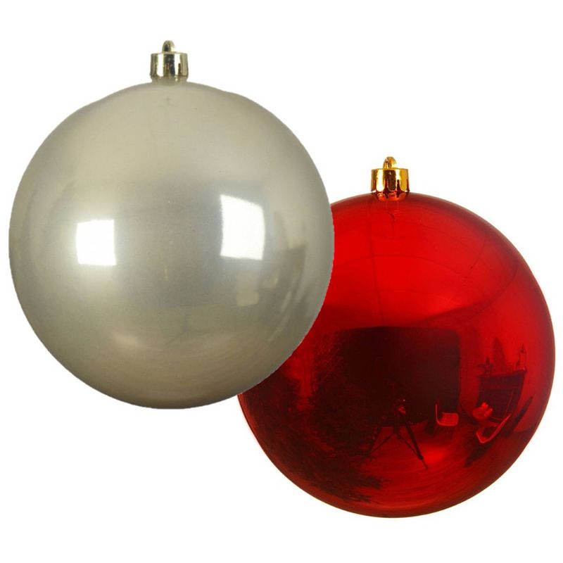 Foto van Grote decoratie kerstballen - 2x st - 20 cm - champagne en rood - kunststof - kerstbal