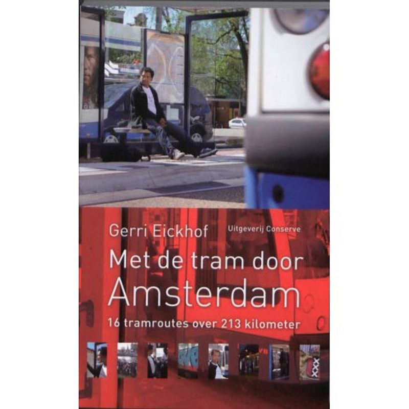 Foto van Met de tram door amsterdam