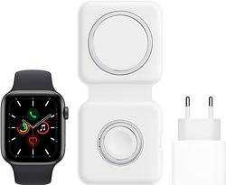 Foto van Apple watch se 44mm space gray aluminium middernacht sportband + magsafe oplaadpakket