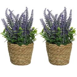 Foto van 2x lavendel kunstplant in gevlochten plantenmand - paars - d12 x h26 cm - kunstplanten