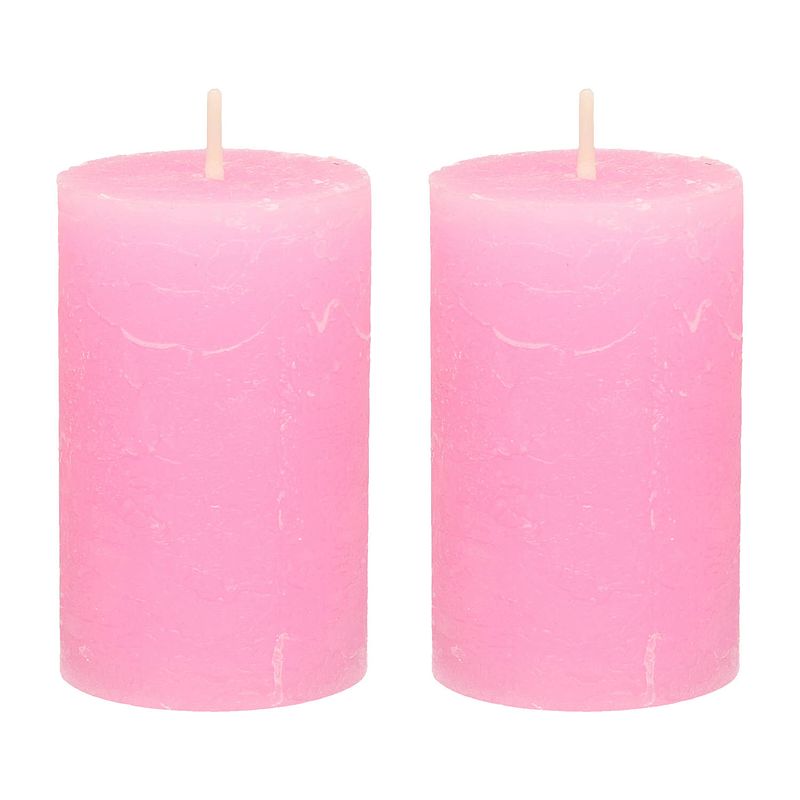 Foto van Stompkaars/cilinderkaars - 2x - roze - 5 x 8 cm - klein rustiek model - stompkaarsen