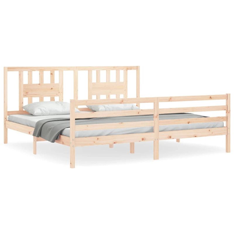 Foto van The living store bedframe - massief grenenhout - multiplex lattenbodem - 205.5 x 205.5 x 100 cm - geschikt voor 200 x