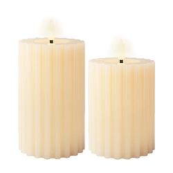Foto van Luxe led kaarsen/stompkaarsen - set 2x - creme wit ribbel - d7,5 x h12,5 en h15 cm - timer - led kaarsen