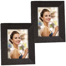 Foto van 2x stuks houten fotolijstje zwart met glitters geschikt voor een foto van 10 x 15 cm - fotolijsten