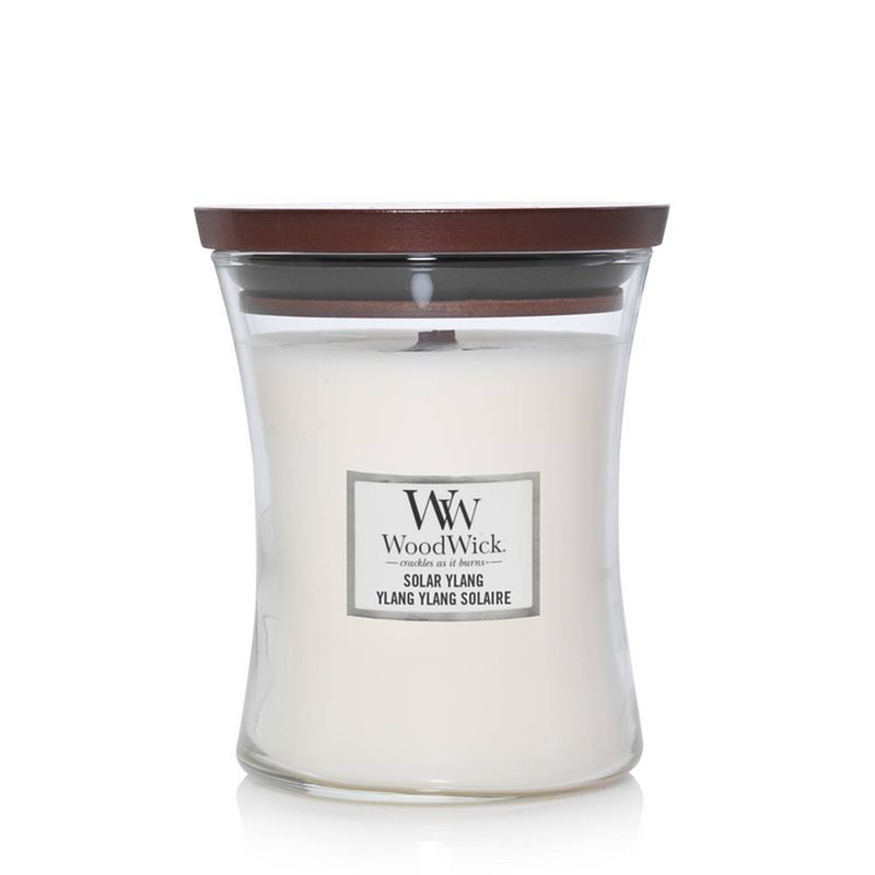 Foto van Woodwick medium candle solar ylang