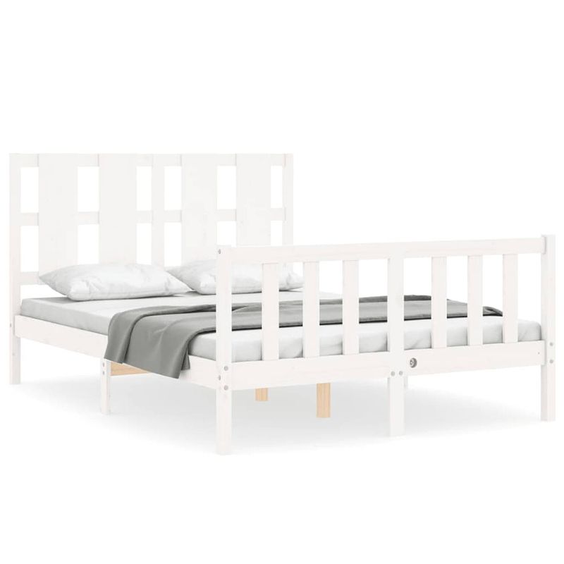 Foto van The living store massief grenenhouten bedframe - wit - 205.5 x 145.5 x 100 cm - multiplex lattenbodem