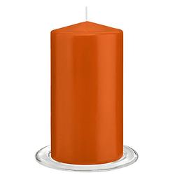 Foto van Trend candles - stompkaarsen met glazen onderzetters set van 2x stuks - oranje 8 x 15 cm - stompkaarsen