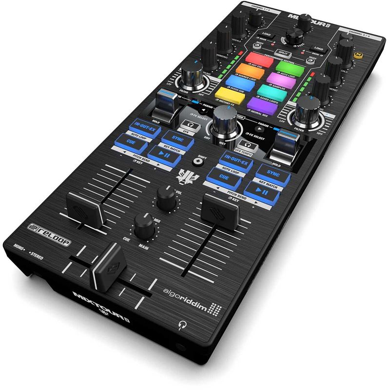 Foto van Reloop mixtour pro portable 4-decks dj-controller voor algoriddim