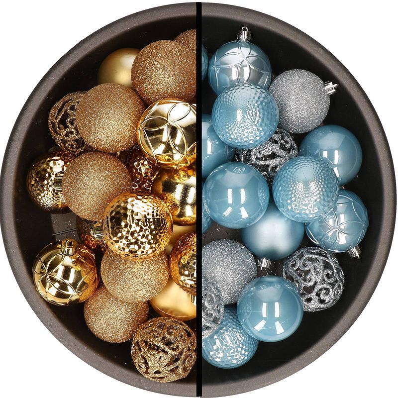 Foto van Kunststof kerstballen 74x stuks goud en lichtblauw 6 cm - kerstbal