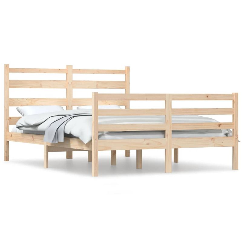 Foto van The living store houten bedframe - klassiek - 205.5 x 146 x 100 cm - grenenhout - 140x200 cm - onbehandeld