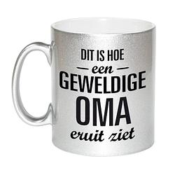 Foto van Zilveren geweldige oma cadeau koffiemok / theebeker 330 ml - feest mokken