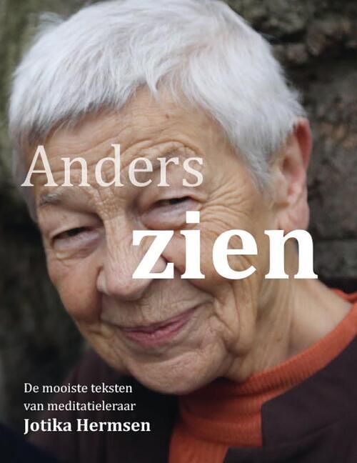 Foto van Anders zien - jotika hermsen - hardcover (9789490298166)