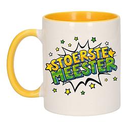 Foto van Stoerste meester cadeau mok / beker wit en geel 300 ml - feest mokken