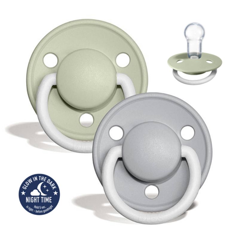 Foto van Bibs - de lux pacifier glow in the dark - one size fopspeen - 2 stuks - sage glow / cloud glow