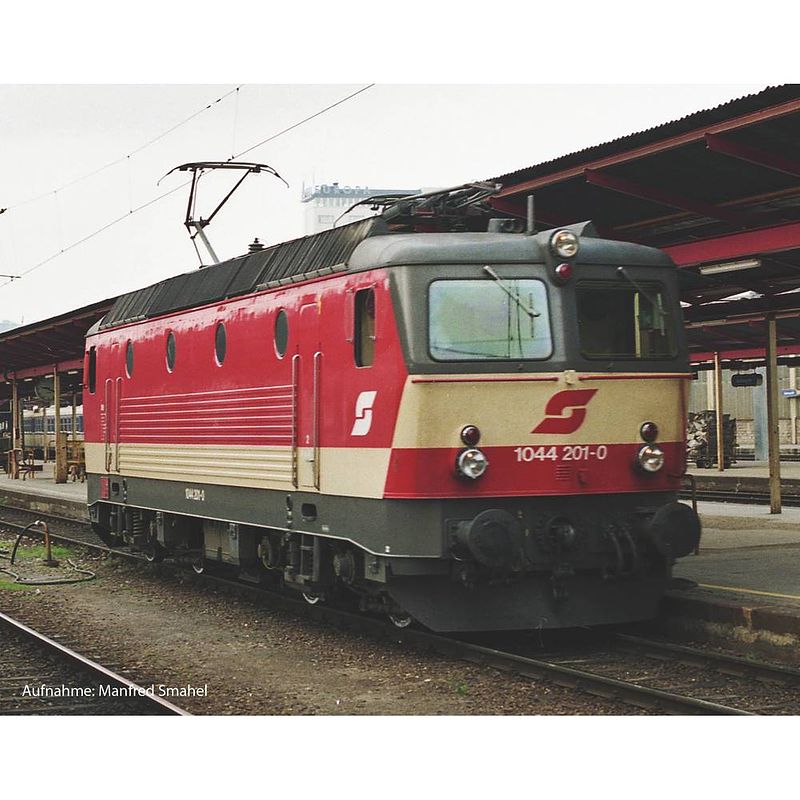 Foto van Piko h0 51620 h0 e-loc rh 1044 van de öbb